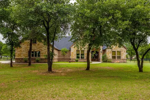 106 Treeline Ct, Lipan, TX 76462