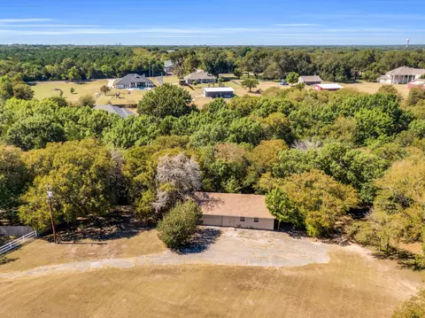 1310 Lariat Cir, Oak Leaf, TX 75154