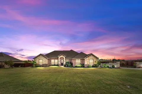 1174 W Warren St, Hewitt, TX 76643