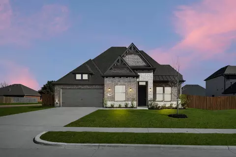 901 Meadow View Dr, Cleburne, TX 76033