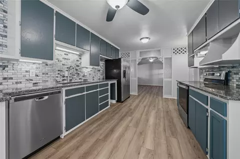 Kitchen - 194 Thunderbird Dr, Mabank, TX 75156 photo 1 of 2
