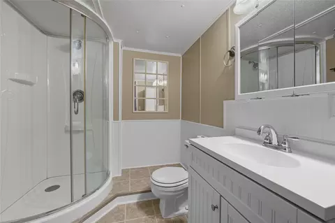 Bath - 194 Thunderbird Dr, Mabank, TX 75156 photo 1 of 2