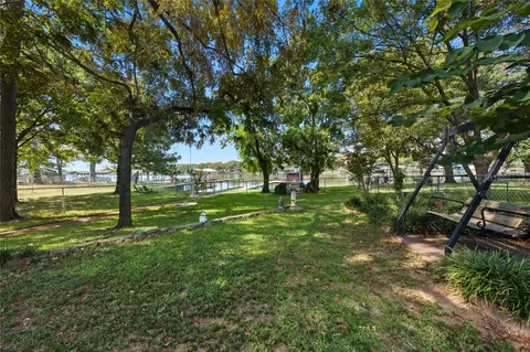 Exterior - 194 Thunderbird Dr, Mabank, TX 75156 photo 6 of 6