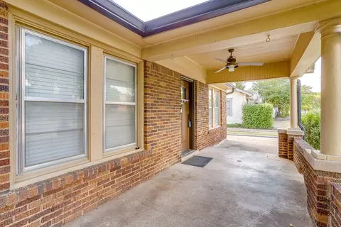 2209 W Rosedale St S, Fort Worth, TX 76110