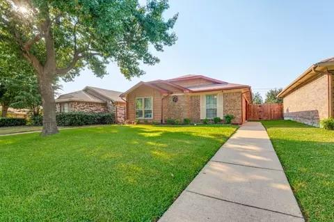 1126 Hemlock Dr, Desoto, TX 75115