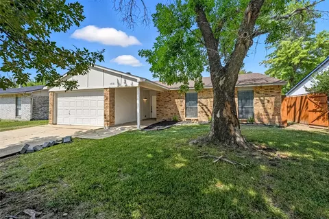 1310 California Trl, Grand Prairie, TX 75052