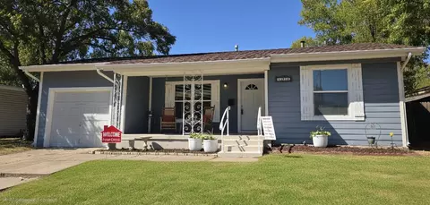 1617 Hillside Dr, River Oaks, TX 76114