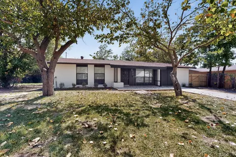 2412 Northshore Dr, Carrollton, TX 75006