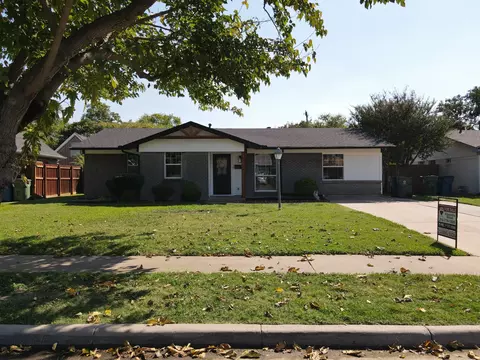 524 Ridgecrest Dr, Lewisville, TX 75067