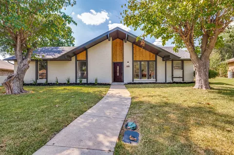 1013 Briarwood Ln, Desoto, TX 75115