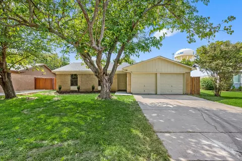 1109 Dennis Dr, Saginaw, TX 76179