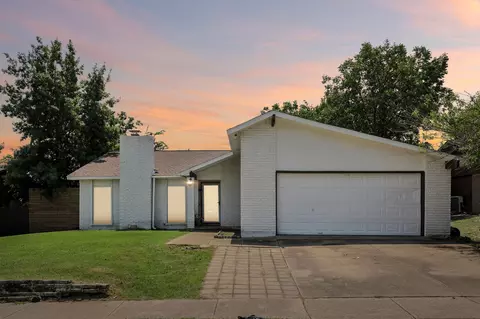 3828 Walnut Dr, Bedford, TX 76021