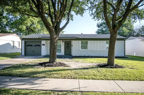 4826 Bedford Dr, Mesquite, TX 75150
