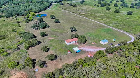 901 Pigg Rd, Bowie, TX 76230