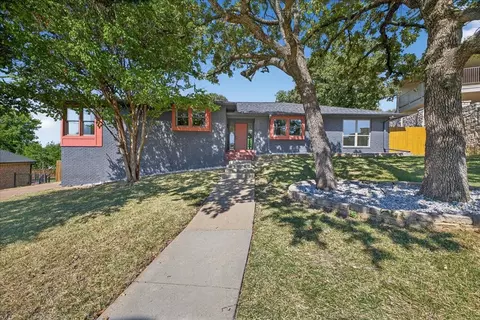 250 Oak Hill Dr, Trophy Club, TX 76262