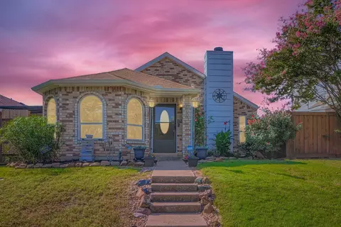 1306 Maplewood Dr, Lewisville, TX 75067