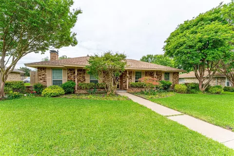 301 Hillcrest Dr, Midlothian, TX 76065