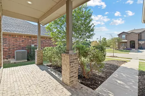 1704 Sparrow St, Argyle, TX 76226