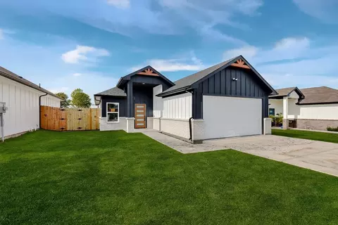 208 E Rusk St, Rice, TX 75155