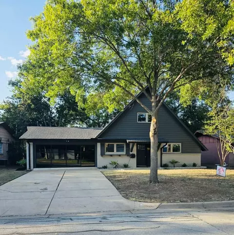 324 Lena Ln, Burleson, TX 76028