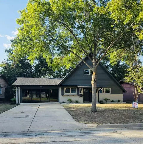 324 Lena Ln, Burleson, TX 76028