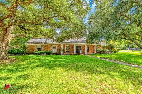 589 Spring Lake Dr, Shreveport, LA 71106