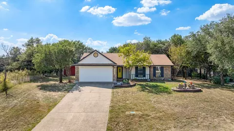 1906 W Spanish Trail Dr, Granbury, TX 76048