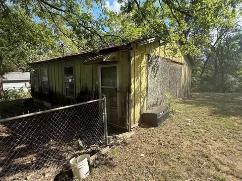 214 E Acheson St, Denison, TX 75021 photo 6