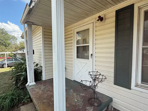 214 E Acheson St, Denison, TX 75021 photo 3