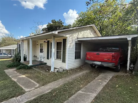 214 E Acheson St, Denison, TX 75021 photo 2