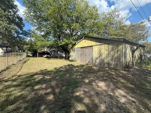 214 E Acheson St, Denison, TX 75021 photo 5