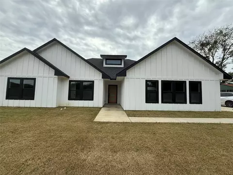 114 Trailridge Dr, Corsicana, TX 75110