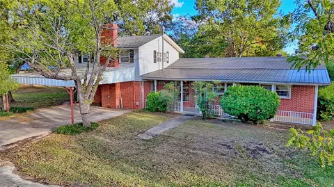 500 E Williams St, Saint Jo, TX 76265