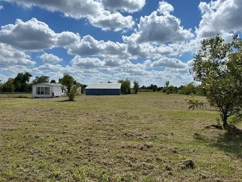 1442 Yowell Hill Rd, Whitewright, TX 75491