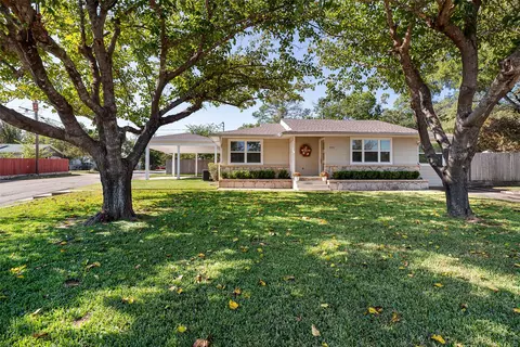 301 Hereford St, Glen Rose, TX 76043