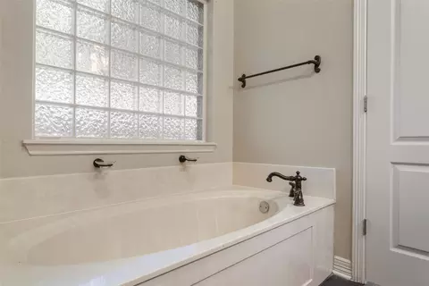 Bath - 5624 Rosalie Dr, Waco, TX 76708 photo 6 of 6