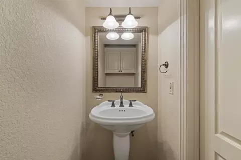 Bath - 5624 Rosalie Dr, Waco, TX 76708 photo 4 of 6