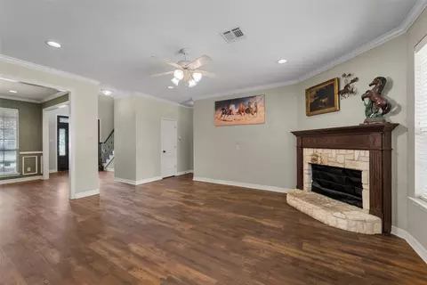 Living - 5624 Rosalie Dr, Waco, TX 76708 photo 4 of 5