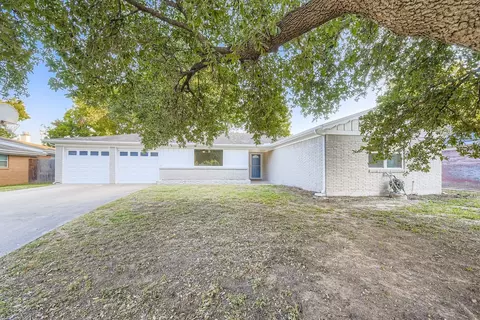 420 Bedford Ct W, Hurst, TX 76053
