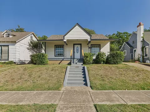 1121 E Morningside Dr, Fort Worth, TX 76104