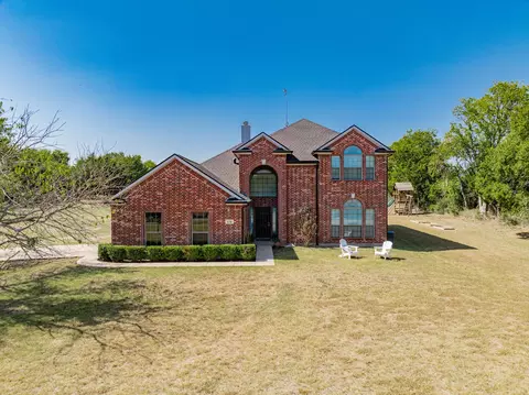 134 Rainbow Ln, Waxahachie, TX 75167