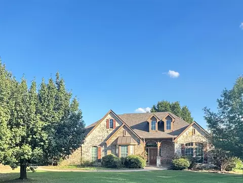2001 Warwick Crescent Ct, Argyle, TX 76226