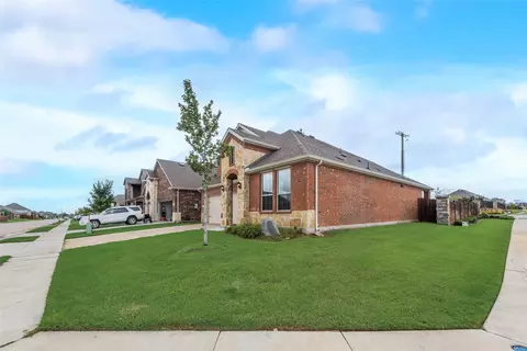 3235 Brady Starr Dr, Aubrey, TX 76227
