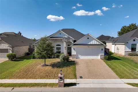 10420 Fallen Leaf Dr, Waco, TX 76712