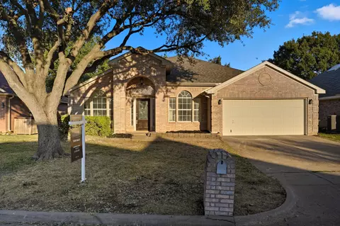 6403 St Alban Ct, Arlington, TX 76001
