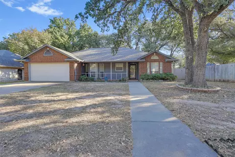 1108 Pine Ridge Dr, Azle, TX 76020