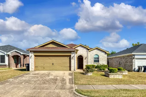 1021 Buffalo Springs Dr, Fort Worth, TX 76140