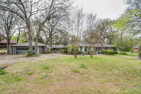 302 Comanche Dr, Gainesville, TX 76240