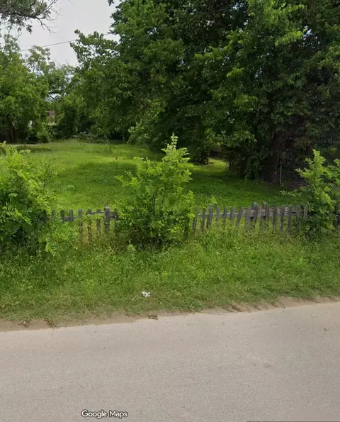 614 Sabine Ave, Cleburne, TX 76031