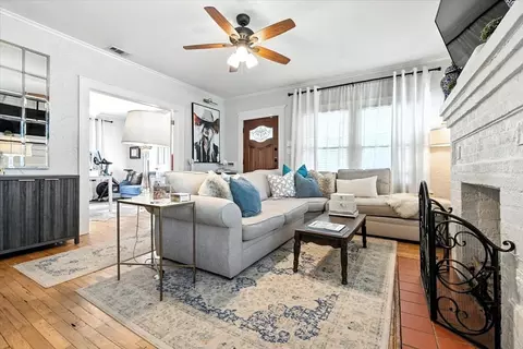 1609 Belle Pl, Fort Worth, TX 76107